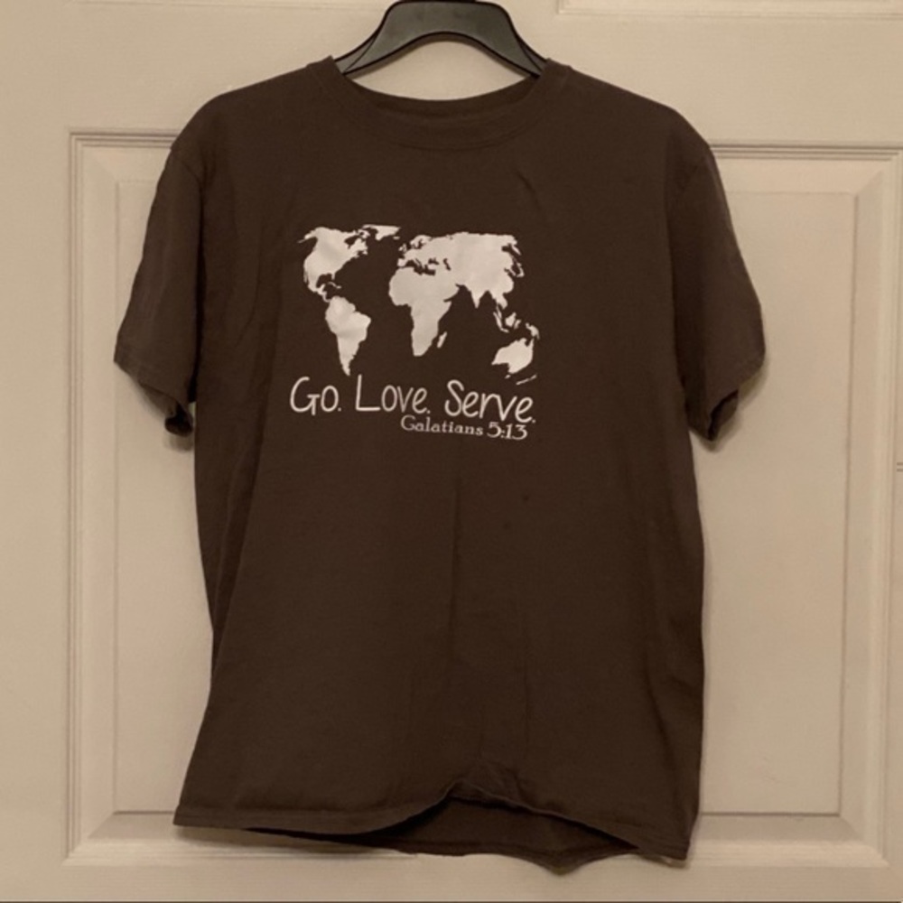 Go Love Serve Tee size XL Grey